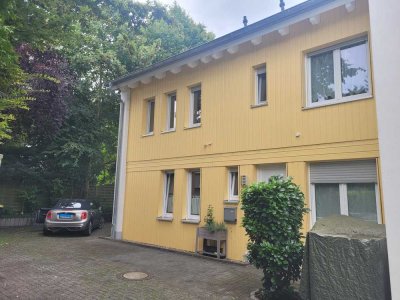Zwei attraktive, vermietete Doppelhaushälften a. 350.000,00 €          mit Top-Ausstattung.
