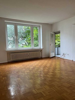 3-Zimmer-Wohnung mit Tageslichtbad, separatem WC, Balkon & Kellerraum – 1. OG