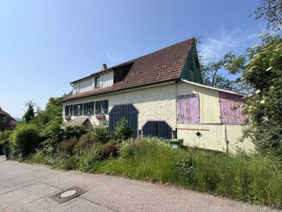 Altes Bauenhaus mit Scheune und Garage