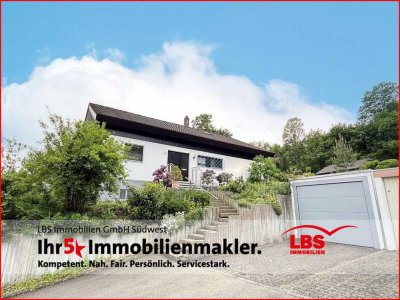 Teil-saniertes Einfamilienhaus mit ELW und Garage in Randlage + Sackgasse