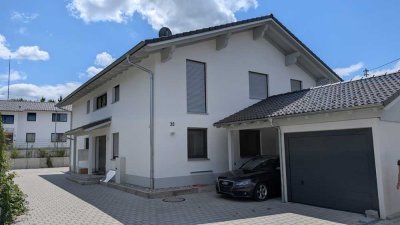 Neuwertige 129m² Dachgeschosswohnung mit großer Terrasse