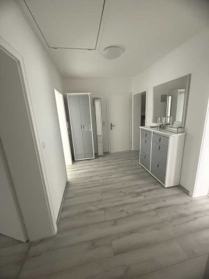 Vollständig renovierte 3-Zimmer-Wohnung mit Balkon und EBK in Iffezheim