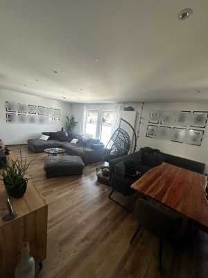Stilvolle, sanierte 4-Zimmer-Wohnung in Karlsfeld