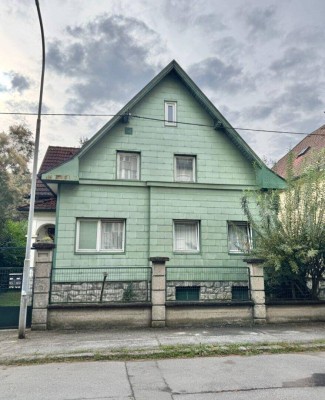 SANIERUNGSBEDÜRFTIGES EINFAMILIENHAUS + GROSSEM GARTEN NAHE KORNEUBURGER HAUPTPLATZ