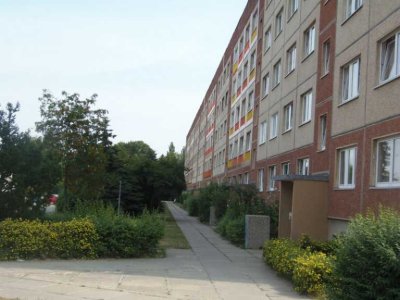 Sanierte 3-Raum-Wohnung mit Balkon im Wohngebiet Kleers
