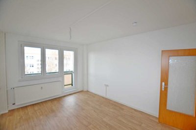 sanierte 3-Raum-Wohnung, Badewanne, PKW-Stellplatz! Bezug sofort möglich!