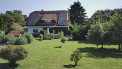 Großzügiges Familienparadies mit Traumgrundstück
