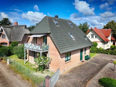 Ostsee-Idyll: Charmante Immobilie mit zwei Ferienwohnungen in Wittenbeck!