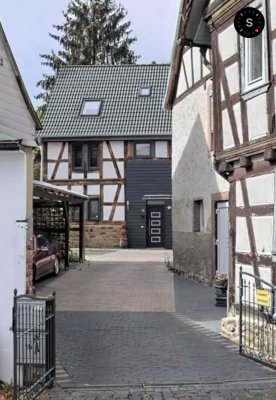 Geräumige, günstige 3-Raum-Doppelhaushälfte mit EBK in Wächtersbach