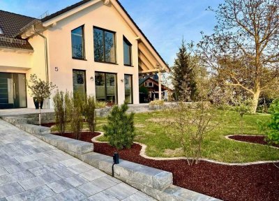 Einfamilienhaus in grüner, ruhiger Lage zu verkaufen. Modern, effizient und neuwertig.