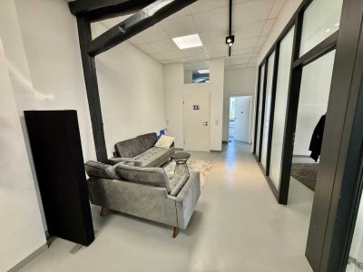 Eleganz trifft Komfort – stilvolle Wohnung mit Küche und Whirlpool-Badewanne