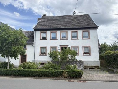 Geräumiges und renovierungsbedürftiges Wohnhaus im Ortskern
