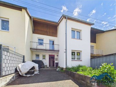 Gemütliches RMH mit 3 Balkonen, Garten, Aussicht und Potenzial im DG! Heizung 2015, Fenster 2013-15!