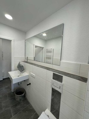 NEU SANIERT ! sonnige 2-Raum-Wohnung