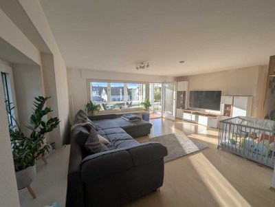 Exklusive 1.OG-Wohnung (3,5-Zimmer + 1-Zimmer) mit Balkon, Wintergarten und eigenem Garten