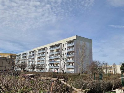 **FRISCH RENOVIERT**3-Zimmer-Wohnung // Balkon // 1.Etage // Bad mit Wanne // ab 16.12.2025