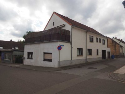 ZWEIFAMILIENHAUS MIT 2 GARAGEN IN NIEDERAUERBACH