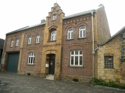WAHRES UNIKAT! VIERKANT-HOFANLAGE  auf ca. 750 m²! IHR EIFELDOMIZIL der besonderen ART!