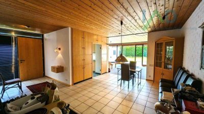 DHH im Bauhausstil mit modernem Raumkonzept auf sonnigem Grundstück