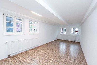 Charmante 2-Zimmer-Dachgeschosswohnung mit Einbauküche im Herzen von Einbeck