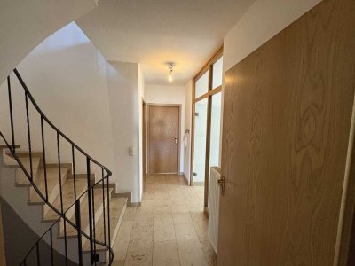 Ihre Chance: Mehrfamilienhaus mit riesigem Grundstück und Gestaltungsfreiheit