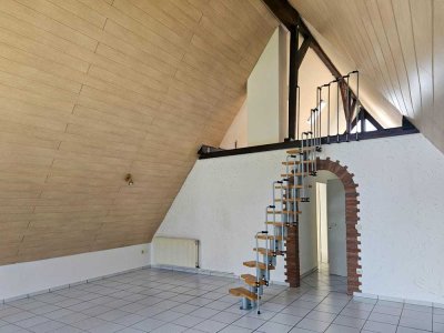 Dachgeschosswohnung mit Balkon, Garage, Stellplatz und viel Nutzfläche!