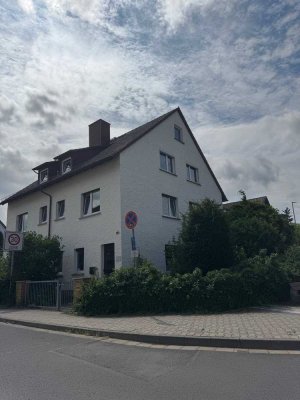 Geschmackvolle, gepflegte 4-Zimmer-Wohnung mit Balkon in Liederbach am Taunus