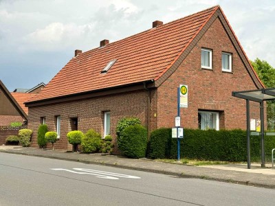 Haus mit viel Platz, Garten, Garage und kreativem Dachgeschoss