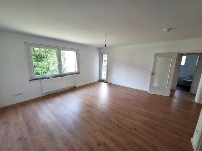 3 Raum Wohnung mit schönem Balkon