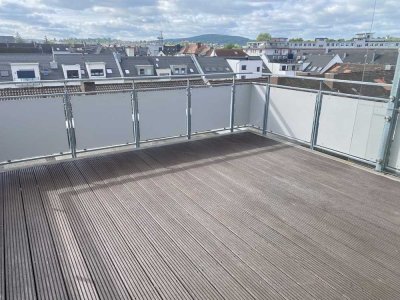 Wohnen mit eigener Dachterrasse - Helle 2-Zimmer Wohnung im Herzen von Aschaffenburg