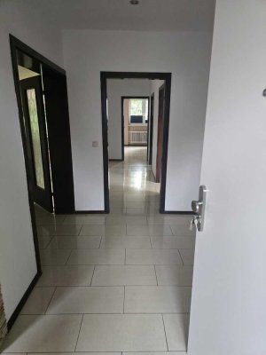 Modernisierte 3,5-Raum-DG-Wohnung mit Balkon in Dinslaken