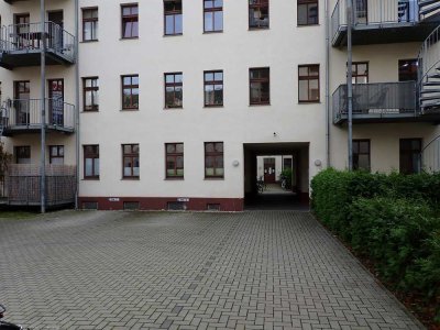 2 Zimmer DG Wohnung, Balkon, Einbauküche