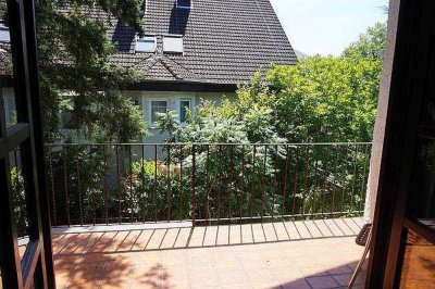 Sonnenlicht, Ruhe & Weitblick: 2,5-Zi.-Dachgeschoss Wiesbaden-Sonnenberg (Kurpark)