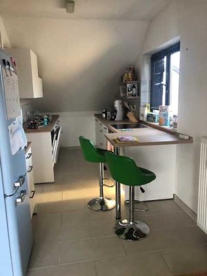 Sehr schöne 2-Raum-DG-Wohnung mit Balkon und Einbauküche in Schöneck