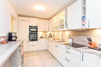 Stilvolle Neubauwohnung auf der Altstadtinsel mit XL-Stellplatz, Loggia und Blick auf den Dom!