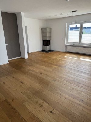 Top 3-Raum-Wohnung mit gehobener Innenausstattung mit Balkon und Einbauküche in Bad Kissingen