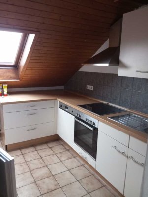 Dachgeschosswohnung mit zwei Räumen und Einbauküche in Mannheim
