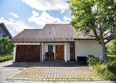 Gepflegtes Einfamilienhaus – lichtdurchflutet mit schönem Garten