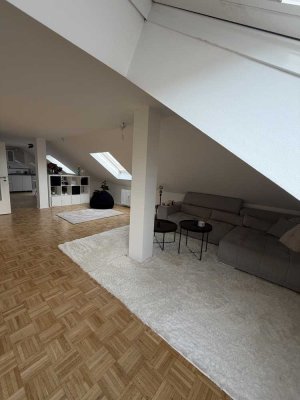 Helle 3-Zimmer-Dachgeschosswohnung in 65830 Kriftel