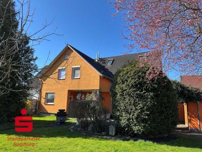 gepflegtes Zweifamilienhaus mit schönem Garten