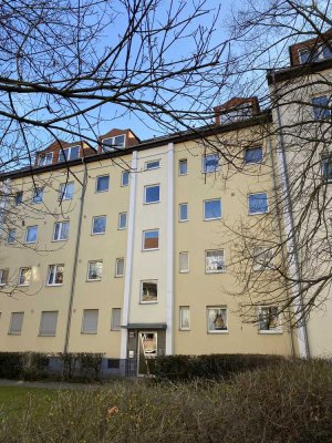 Erwecken Sie 2,5 Zimmer zu Ihrem neuen Zuhause und sitzen gemütlich auf dem Südbalkon!