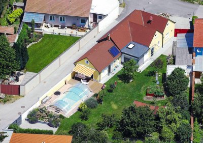 Großzügiges Haus mit 3 Schlafzimmern, großem Wohn-Esszimmer, mit Pool, großer gepflegter Garten
