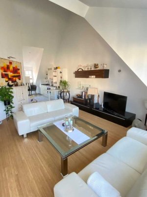Hochwertige 2-Zimmer-Dachgeschosswohnung mit Balkon in gepflegter Wohnanlage