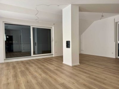 Schöne 2,5-Zimmer Dachgeschosswohnung mit Balkon in Ehningen