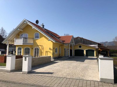 Geschmackvolle 2,5-Zimmer-DG-Wohnung mit gehobener Innenausstattung mit zwei Balkonen in Peißenberg