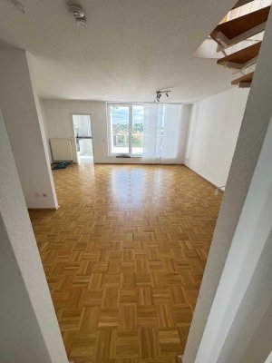 Exklusive, modernisierte 1,5-Zimmer-Maisonette-Wohnung mit geh. Innenausstattung mit Balkon und EBK