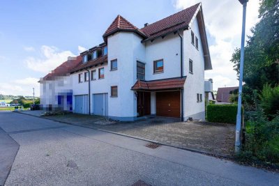 Großzügiges Einfamilienhaus mit Einliegerwohnung, 3 Garagen in ruhiger Lage