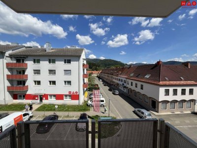 Schöne, gemütliche 2-Zimmer Wohnung mit Badewanne und Balkon!