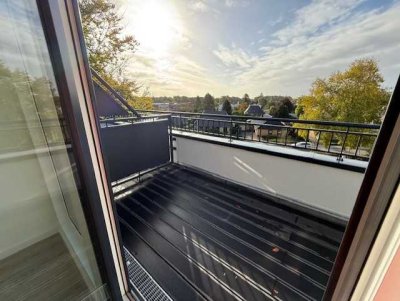 Morderne Dachgeschoss-Wohnung mit Balkon!