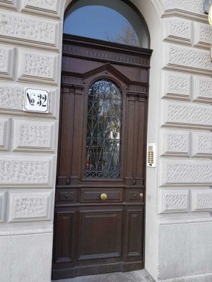 Burtscheid: Großzügige, lichtdurchflutete und sehr charmante 2-Zimmer-DG-Wohnung zu vermieten